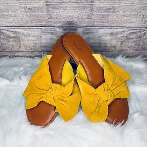 NWOT American Eagle Outfitters Yellow Bow Slides